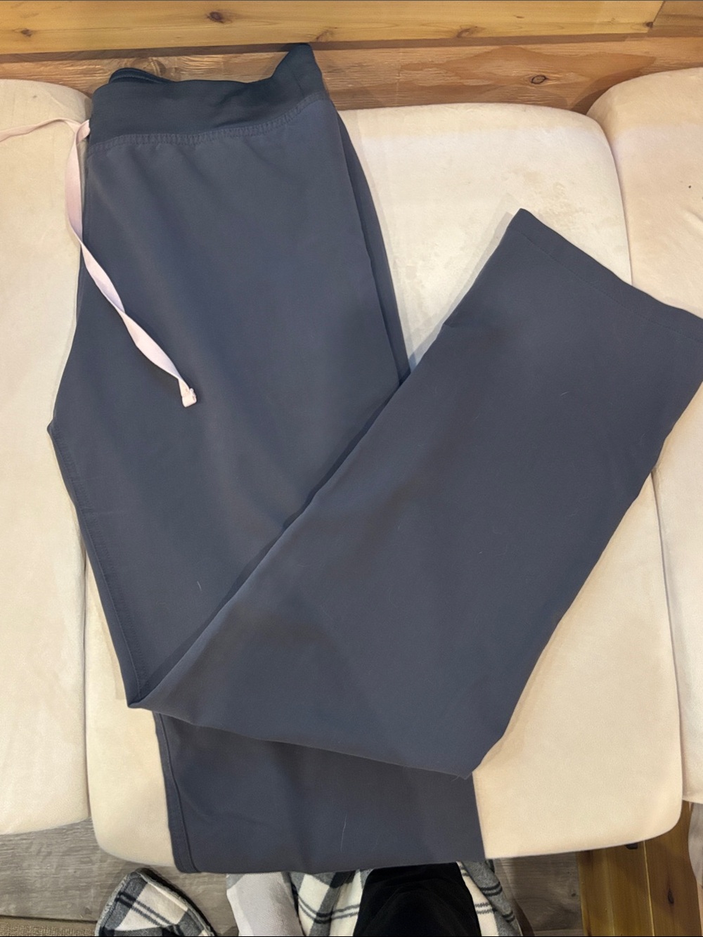 Figs Women's Black V-Neck Scrub Top and Pants - Picture 6 of 6